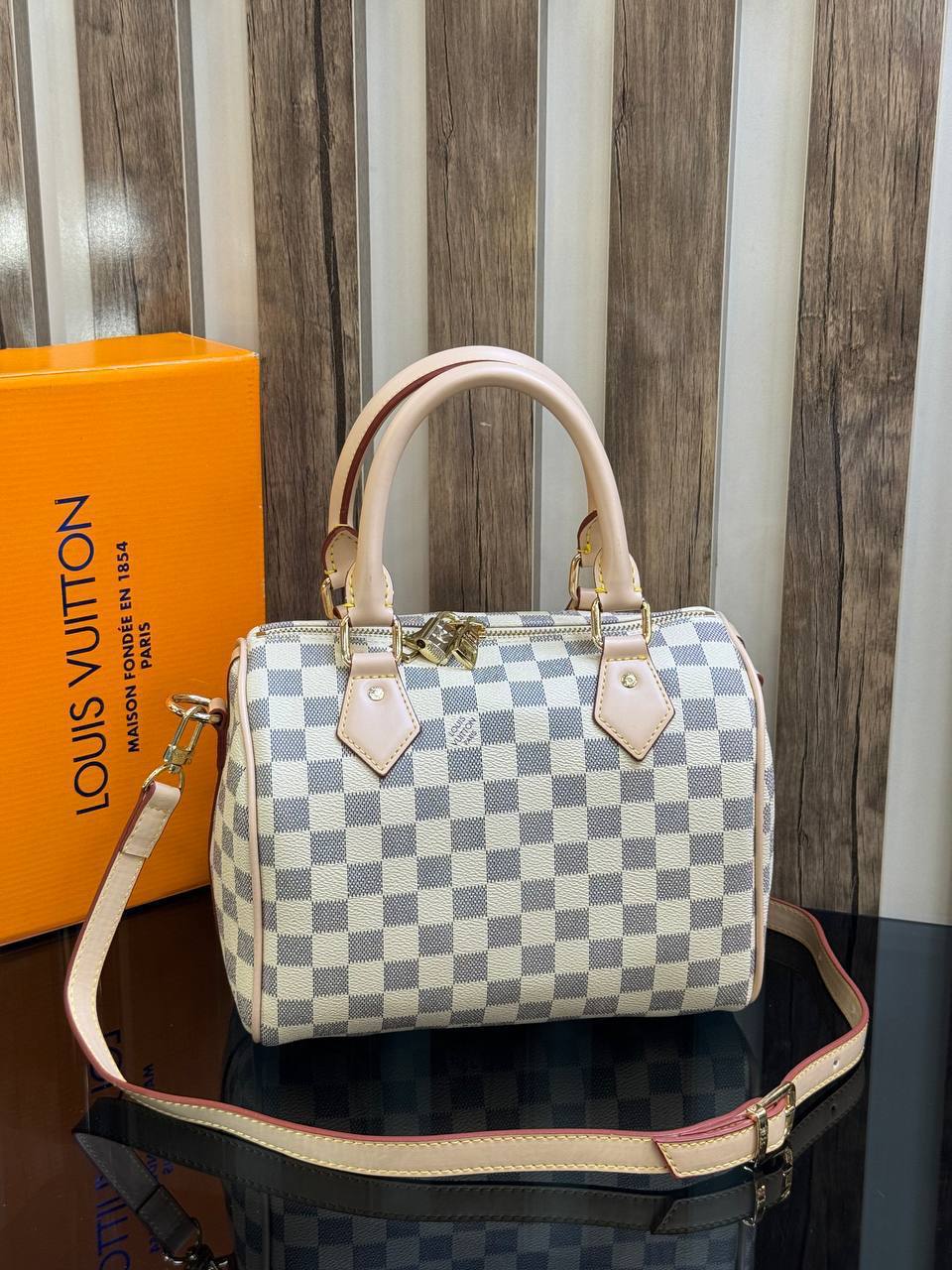 Louis Vuitton speedy 20
